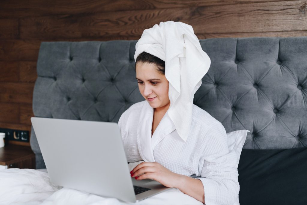 how to manage a remote team